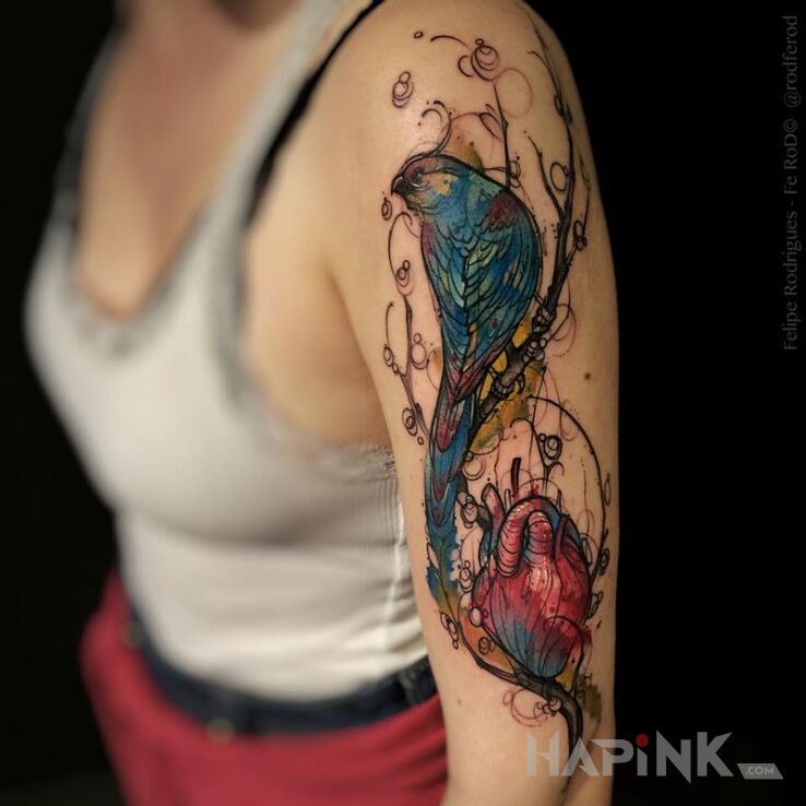 Tattoo Ptak in animals motif on the upper arm