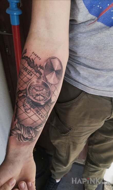 Tattoo Kompas i mapa in 3D motif and realistic style on the forearm