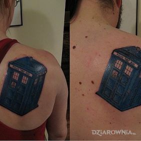 Tatuaż Doctor Who na łopatkach motyw: miłosne