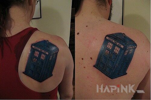 Tattoo Doctor Who in Love motif on the shoulder blades