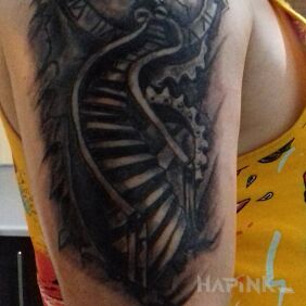 Tattoo Stair clock on the upper arm motif: 3D style: realistic