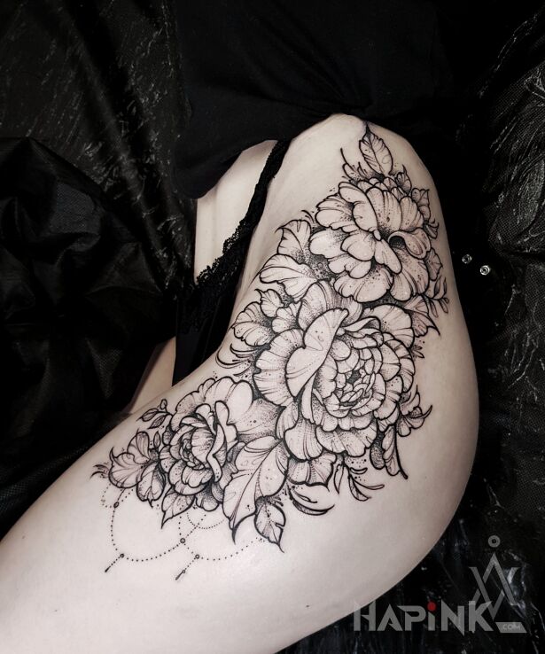 Tattoo Współczesny, kobiecy klasyk. in black and gray motif and graphic / illustrative style on the buttocks