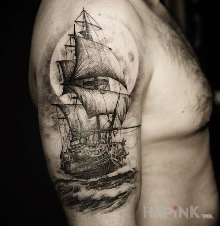 Tattoo Okręt in realistic style on the upper arm
