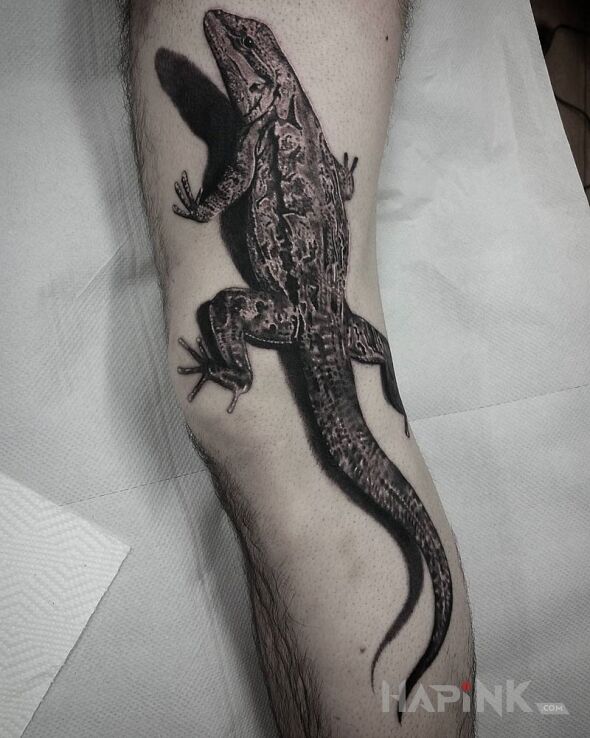 Tattoo Jaszczurka in 3D motif on the leg