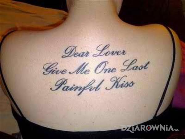 Tatuaż dear lover give me one last painful kiss w motywie napisy na plecach