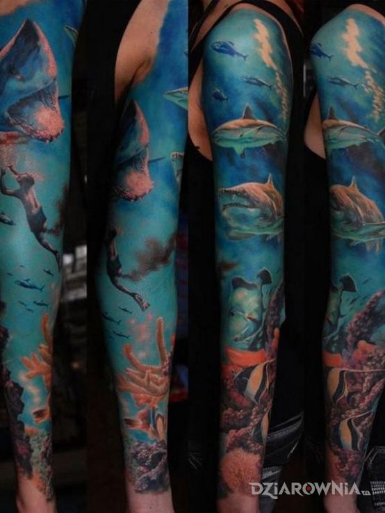 Tatuaż podwodna perspektywa w motywie rękawy na ramieniu