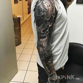 Tattoo Fuzzy clock on skull on the upper arm motif: skulls style: realistic