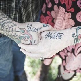Tattoo Soul mate on the hand motif: lettering