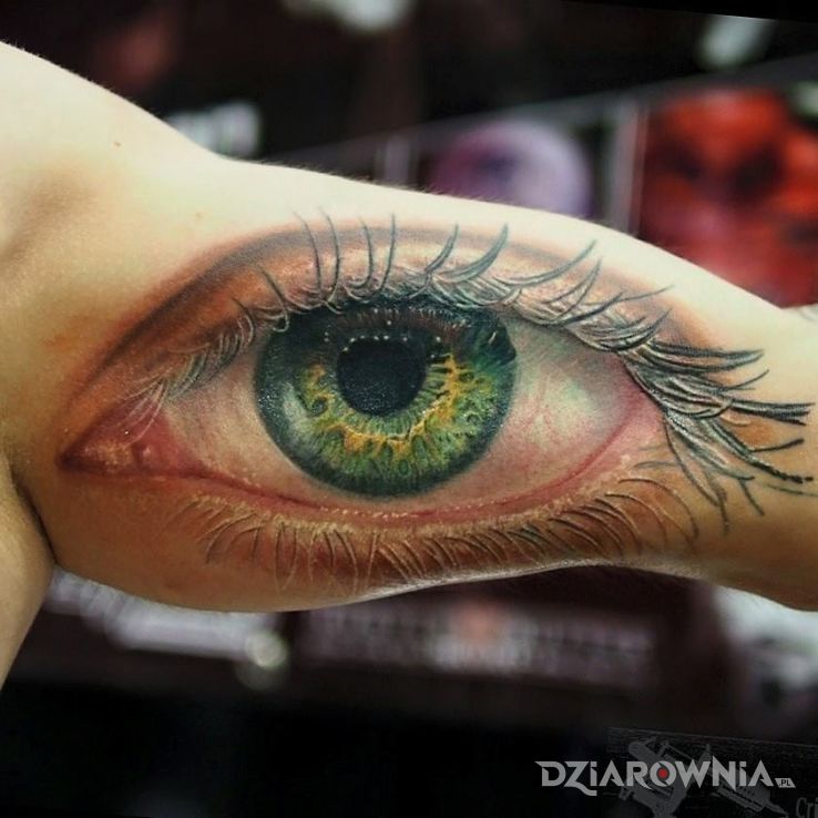 Tatuaż oko 3d w motywie 3D na ramieniu