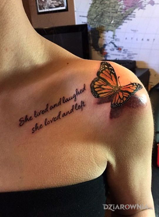 Tatuaż napis z motylem w motywie kolorowe i stylu realistyczne na ramieniu