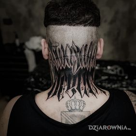 Tatuaż Kaligrafia na głowie motyw: napisy