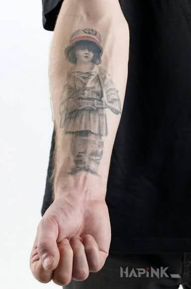 Tattoo Mlody powstaniec in patriotic motif on the forearm