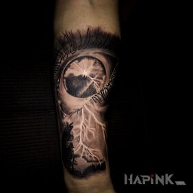 Tattoo Mesh on the forearm motif: 3D style: realistic