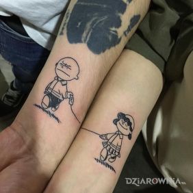 Tatuaż Fistaszki :) na przedramieniu motyw: miłosne styl: graficzne / ilustracyjne