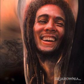 Tatuaż Bob Marley na ramieniu motyw: postacie