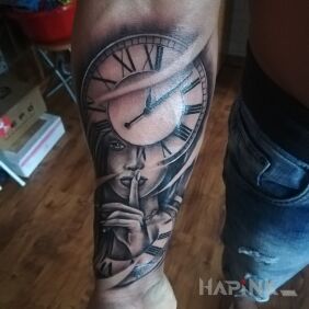 Tattoo Tatoo - clock on the forearm motif: faces style: realistic