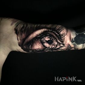 Tattoo Eye on the upper arm motif: 3D style: realistic