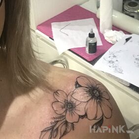 Tattoo Flowers on the upper arm motif: flowers style: graphic / illustrative