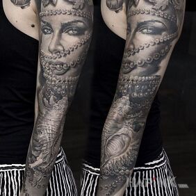 Tattoo Braided with pearls on the upper arm motif: sleeves style: realistic