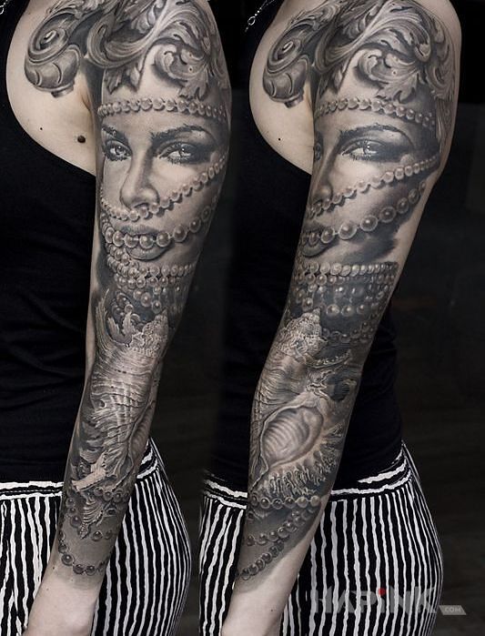 Tattoo Opleciona perłami in 3D motif and realistic style on the forearm
