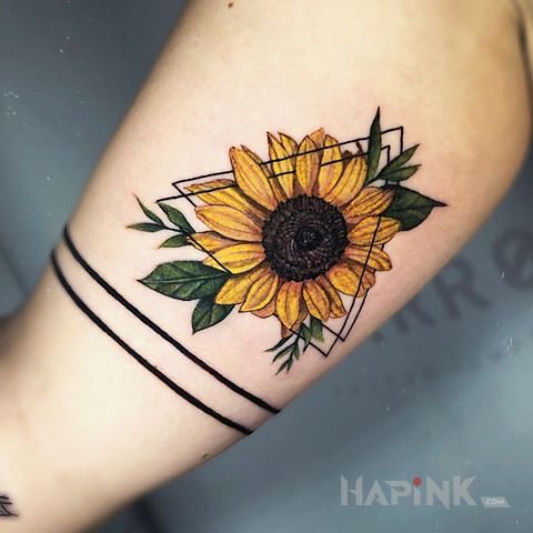 Tattoo Słonecznik in colorful motif and realistic style on the upper arm