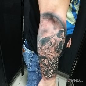 Tatuaż Czaszka z żetonami do gry tattoo na przedramieniu motyw: 3D styl: realistyczne