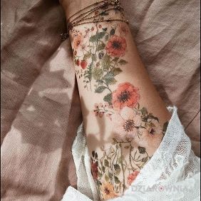 Tatuaż Retro kwiaty na przedramieniu motyw: kolorowe styl: realistyczne
