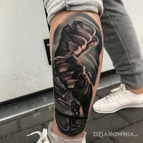 Tatuaż Boxing life na łydce motyw: postacie styl: realistyczne