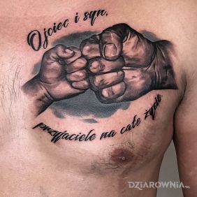 Tatuaż Friends na klatce motyw: miłosne styl: realistyczne