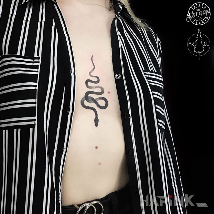 Tattoo Między piersiami in black and gray motif and minimalistic style on the chest