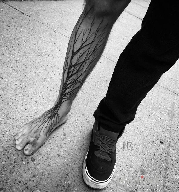 Tattoo Drzewo in other motif on the leg