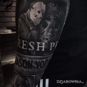 Tatuaż Jason Voorheez na przedramieniu motyw: postacie styl: realistyczne