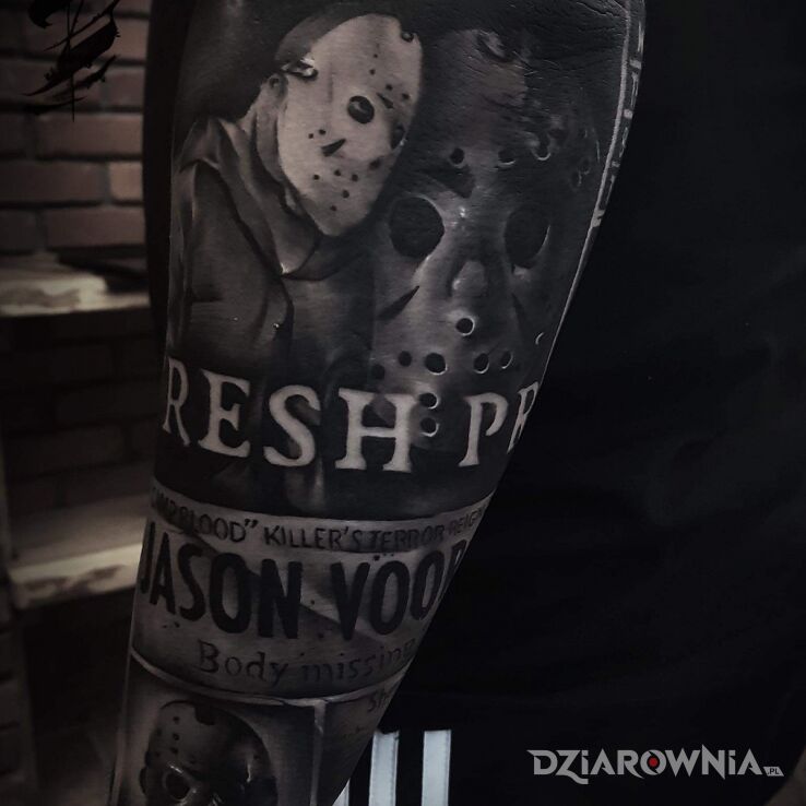 Tatuaż Jason Voorheez w motywie czarno-szare i stylu realistyczne na przedramieniu