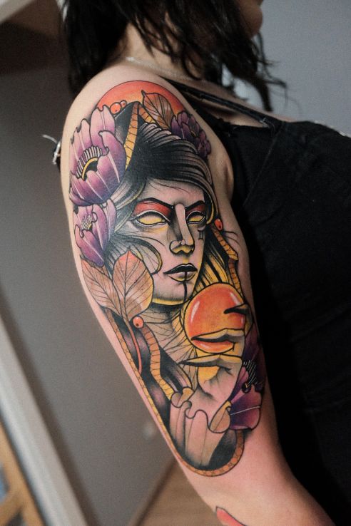 Tatuaż wiedźma  neotraditional w motywie demony i stylu neotradycyjne na ramieniu