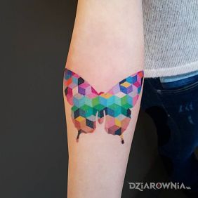 Tatuaż Motyl na przedramieniu motyw: motyle styl: geometryczne