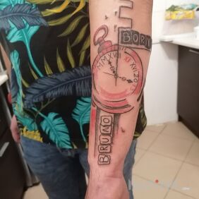Tattoo Name clock on the forearm motif: lettering style: trash polka
