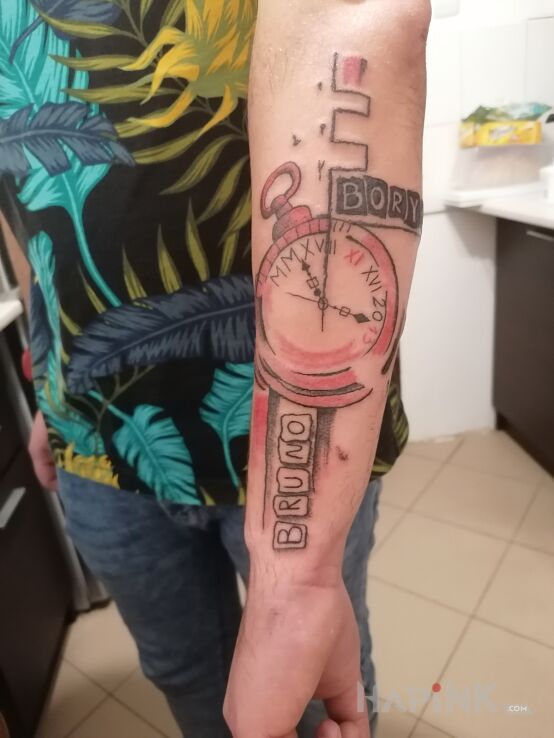 Tattoo Zegar z imionami in objects motif and trash polka style on the forearm