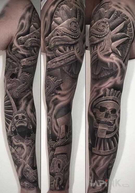 Tattoo Azteckie bóstwo in black and gray motif and realistic style on the upper arm