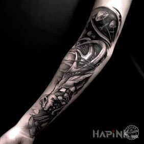 Tattoo A wolf with a forest on the forearm motif: black and gray style: graphic / illustrative