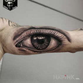 Tattoo Eye on the upper arm motif: 3D style: realistic