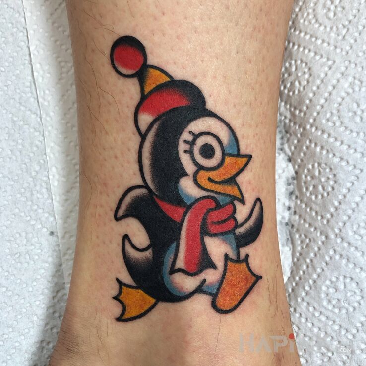 Tattoo Pingwin / Old School / Traditional in characters motif and oldschool style on the leg