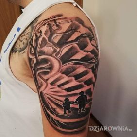 Tatuaż Dzieci na ramieniu motyw: czarno-szare styl: graficzne / ilustracyjne