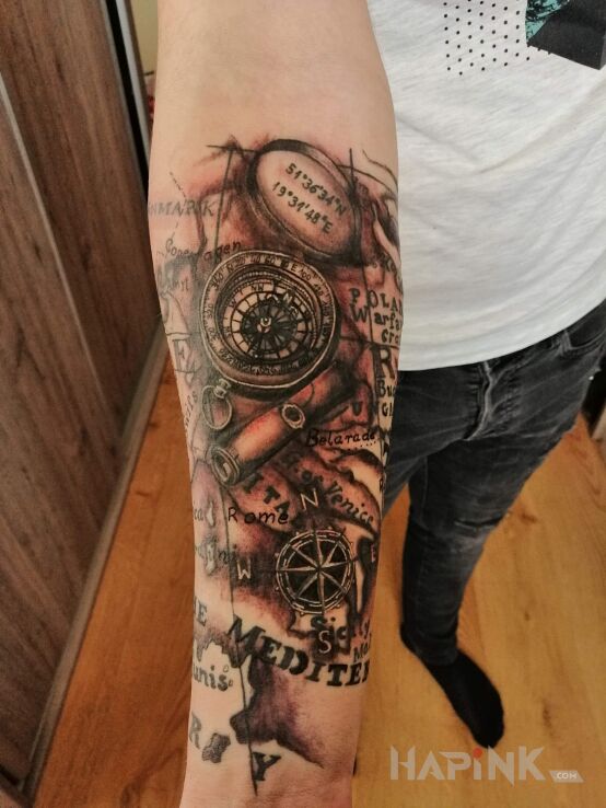 Tattoo Mapa in 3D motif and realistic style on the forearm