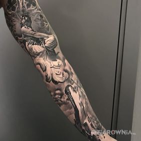 Tatuaż Niebiańskie wrota na ramieniu motyw: postacie styl: realistyczne