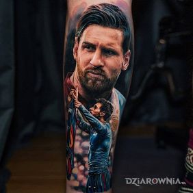 Tatuaż Boski messi na nodze motyw: kolorowe styl: realistyczne