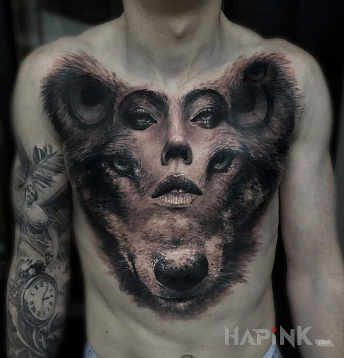 Tattoo Trzy w jednym in characters motif on the chest