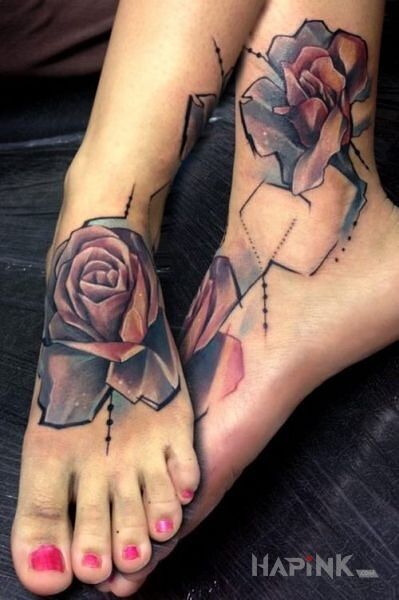 Tattoo 3D in flowers motif on the foot