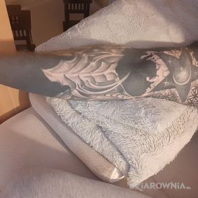 Tatuaż Blackwork bio gwiazda na ramieniu motyw: czarno-szare styl: blackwork / blackout