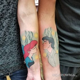 Tatuaż Syrenka i książe na przedramieniu motyw: postacie styl: kreskówkowe / komiksowe
