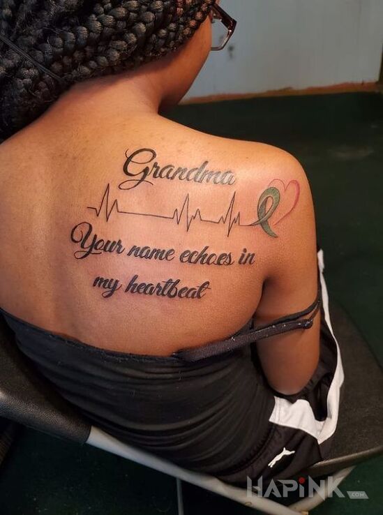 Tattoo Coś o babci in lettering motif and calligraphy style on the shoulder blades